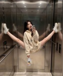 AI生成电梯一字马美女制作教程，条条流量上万，别再在外面被割韭菜了，全流程实操-88共享