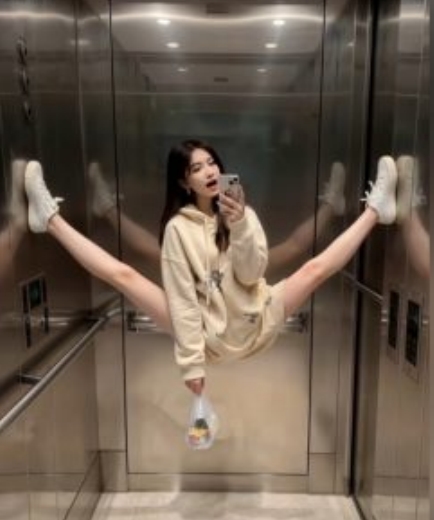 AI生成电梯一字马美女制作教程，条条流量上万，别再在外面被割韭菜了，全流程实操-88共享